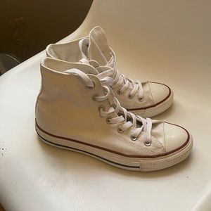 Used Converse-6 Men’s, 8 Women’s in White